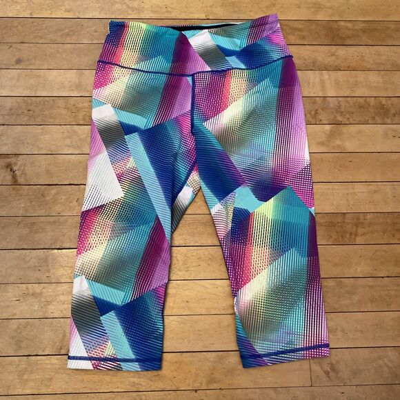 Victoria Secret VSX Sport Knockout Leggings Size Medium Crop Stretch Geometric - Picture 1 of 9